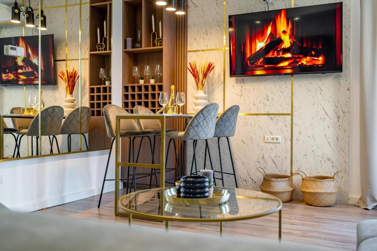 Appartement Golden View - Breathtaking Location In Bucarest Extérieur photo