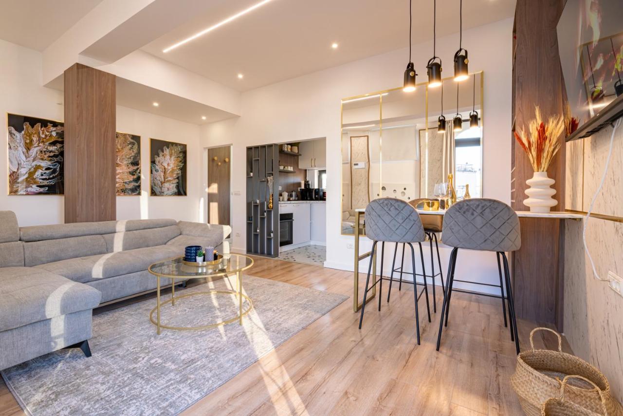 Appartement Golden View - Breathtaking Location In Bucarest Extérieur photo